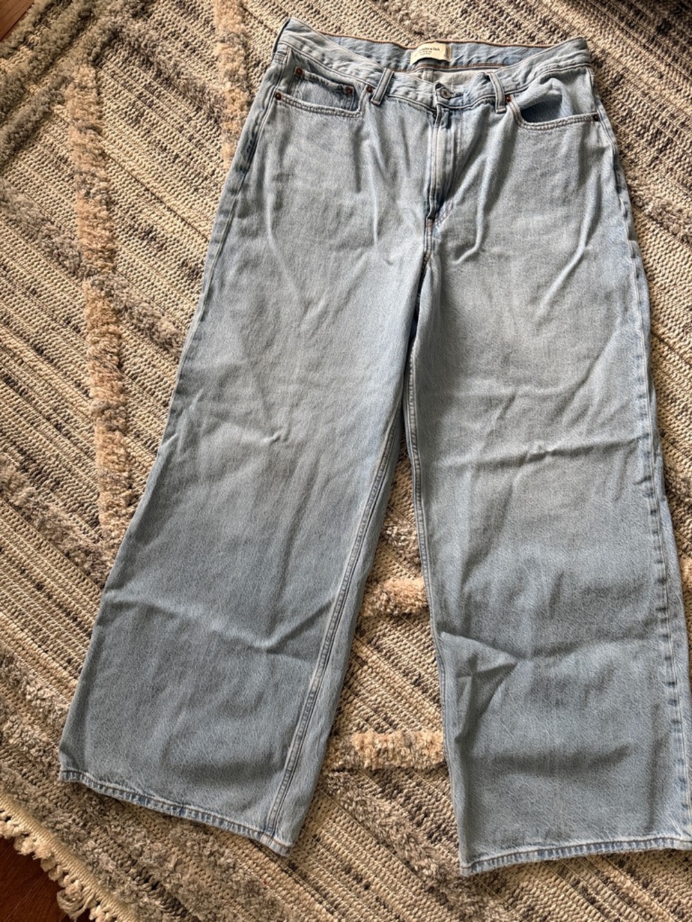 Abercrombie & Fitch The Wide Leg Light Wash High-Rise Jeans 31R/12